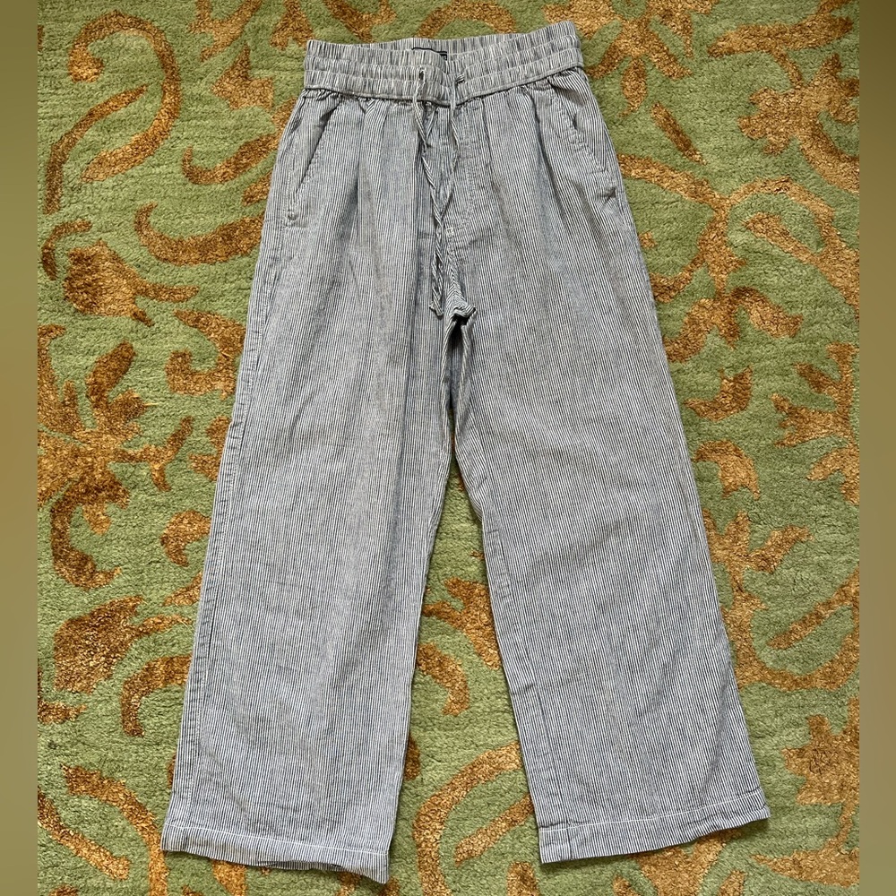 Women’s Abercrombie Pin Striped Cropped Linen Wide-Leg Pants (XS)